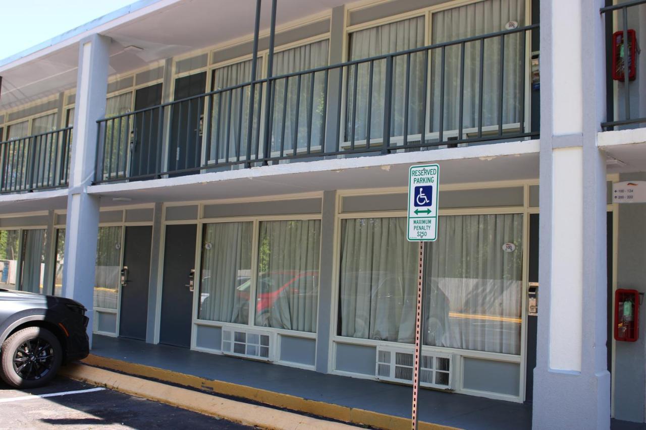 Super 8 By Wyndham Morganton Hotel Eksteriør billede